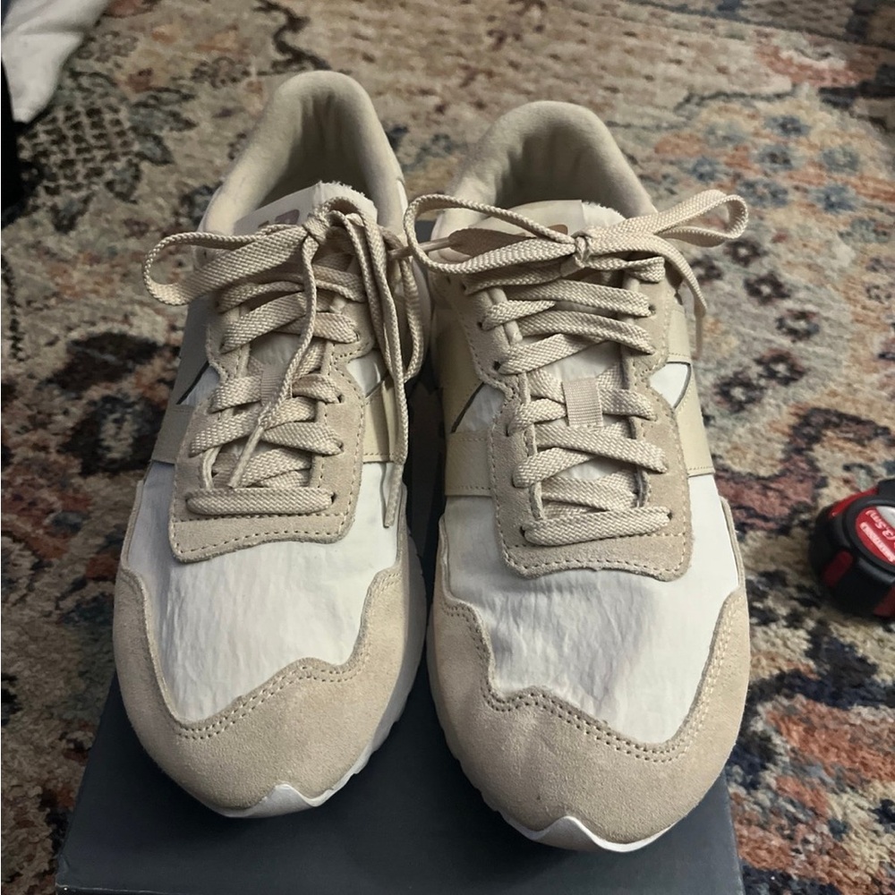 Woman’s retro 237 ivory/beige new balance
